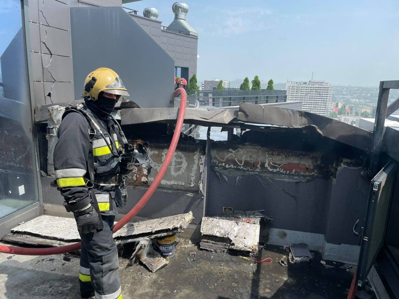 Incendiu la un bloc de locuit din Capitală: 6 echipaje au intervenit