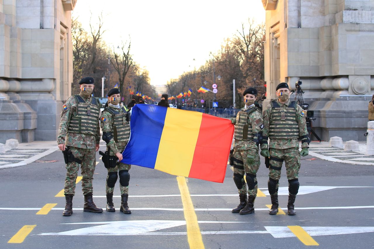 Militarii Armatei R. Moldova au defilat la parada de la București