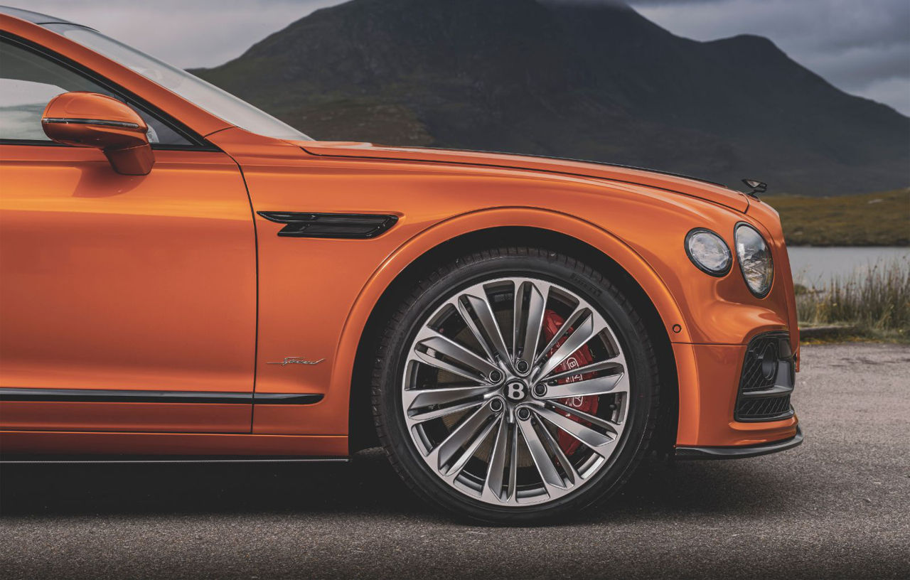 Bentley prezintă noul Flying Spur Speed: Motor W12 cu 635 de cai putere