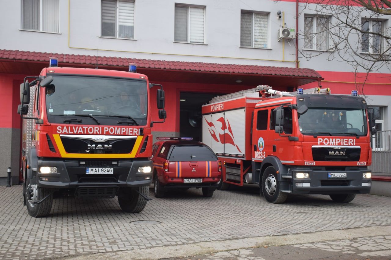 Peste 300 de salvatori din țară, ridicați pe alertă dis-de-dimineață