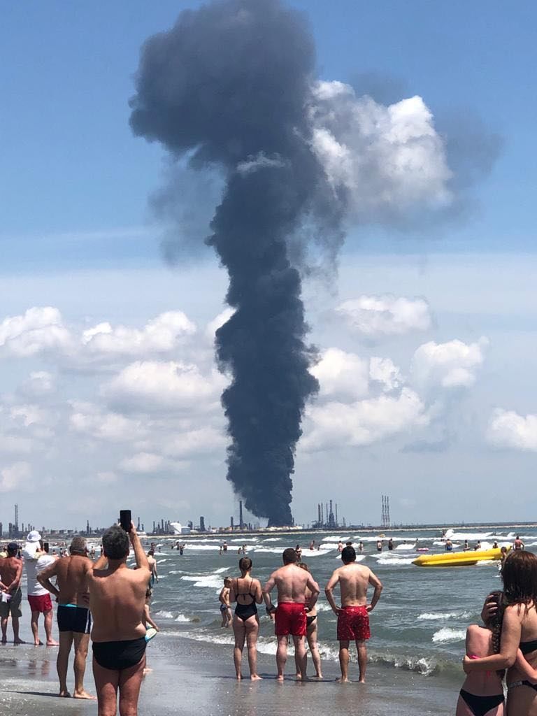 Explozie puternică la o rafinărie din Constanța: Două persoane, rănite
