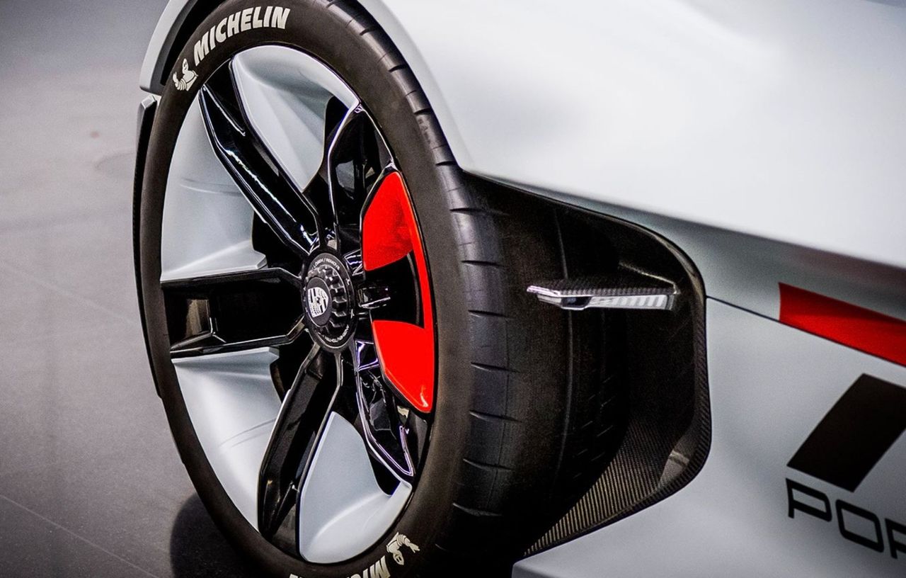 Porsche prezintă Vision GT, un concept creat pentru jocul Gran Turismo 7