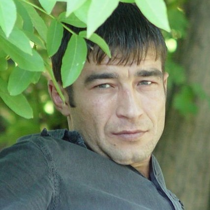 Семейный водитель , помощник по хозяйству.