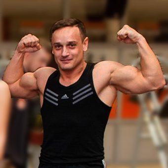 Инструктор в тренажерном зале.