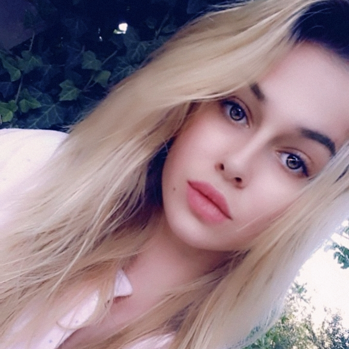Consultant vânzări / Make-up &hair artist