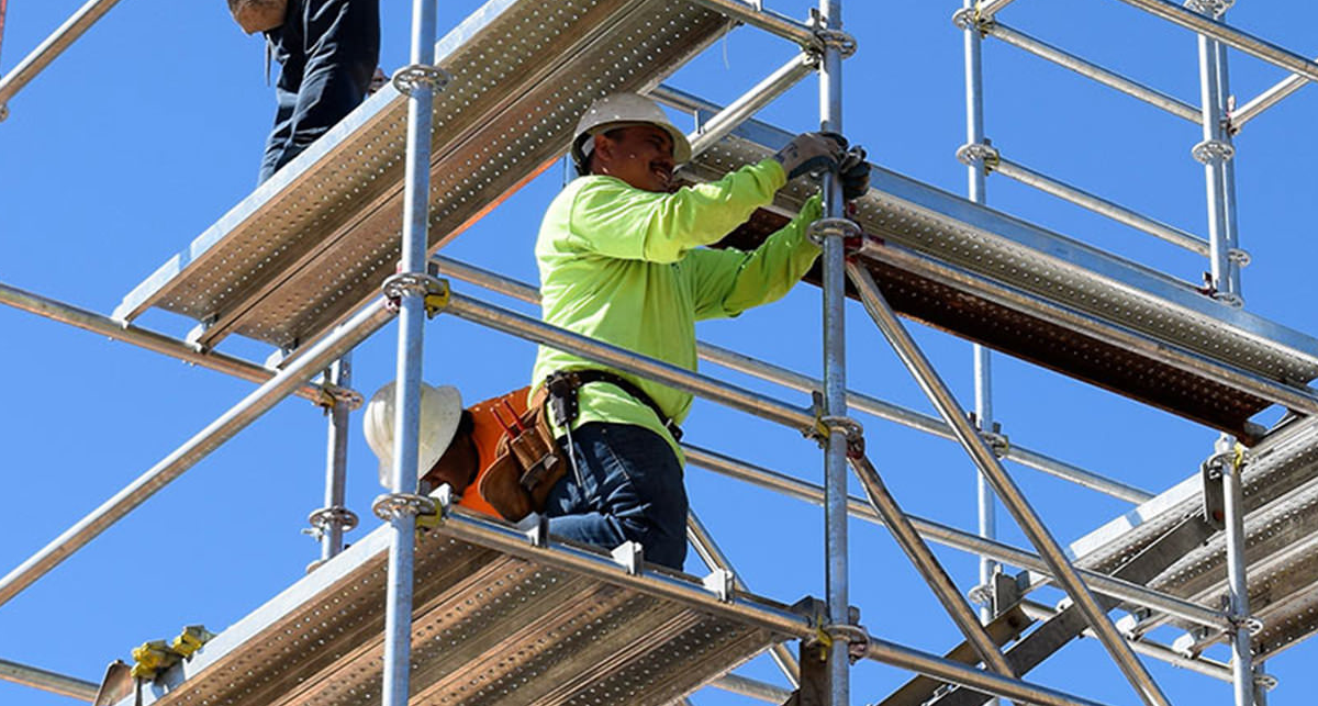 На работу требуется монтажник строительных лесов.