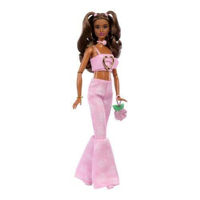 Кукла Barbie JJN72 Fashion Doll într-un top roz și blugi evazați