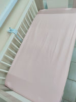 Простынь хлопковая на резинке в кроватку Pampy розовая