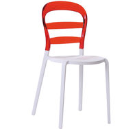 {'ro': 'Scaun din plastic alb cu speteaza roşie', 'ru': 'Белый пластиковый стул с красной спинкой.'}