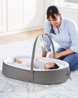 Cocon pentru bebelusi Skip Hop Baby Nest Grey White