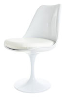 Пластиковый стул с белым кожаным сиденьем