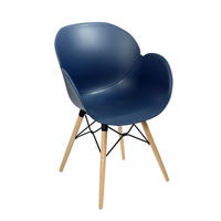 купить Пластиковый стул, деревянные ножки с металлической опорой 590x580x850 мм, голубой в Кишинёве
