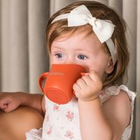 BabyOno Эргономичная кружка для обучения самостоятельного питья