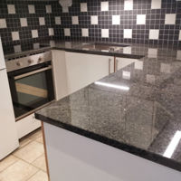 {u'ru': u'\u0413\u0440\u0430\u043d\u0438\u0442 Nero South Africa 2cm', u'ro': u'Granit Nero South Africa 2 cm'}