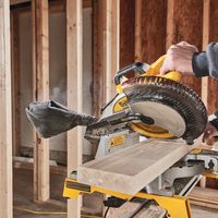 купить Торцовочная пила DeWALT DWS 713 в Кишинёве