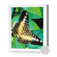 Картина по номерам Art Gallery JS24637 Mozaic cu diamante 20x30cm Fluture pe frunze