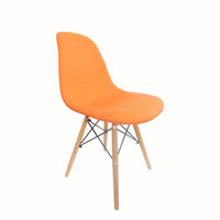 купить Оранжевый мягкий стул с деревянными ножками и металлической конструкцией в Кишинёве