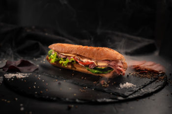 Сэндвич с ветчиной, пастрамой и салями, 320 г 