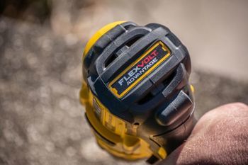 ДРЕЛЬ-ШУРУПОВЁРТ АККУМУЛЯТОРНАЯ DEWALT DCD999T1 