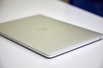 Apple MacBook Pro 13" (M2017) i5 2.3GHZ/8GB/256GB (B) 