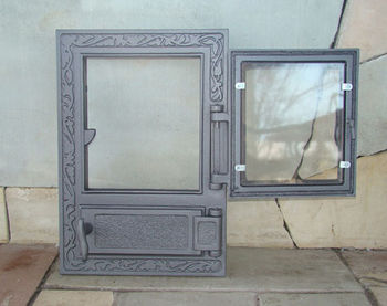 Дверца чугунная co стеклом правая FPM2 