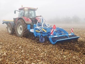 cumpără Digger 3 Fert+ scarificator 7 brăzdare (2,9 metri) сu rezervor frontal p/u îngrășăminte/semințe - Farmet în Chișinău 