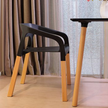 купить Черный пластиковый стул с деревянными ножками и особенным дизайном в Кишинёве 