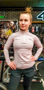 купить Лонгслив HALF ZIPPER SWEATER FW601048  Y719 в Кишинёве 