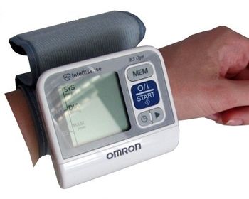 купить Запястный автоматический тонометр OMRON R3 Opti в Кишинёве 