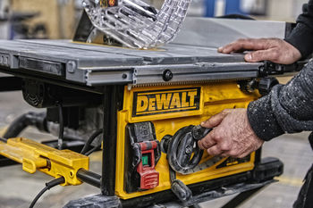 FERESTRĂU CIRCULAR DE MASĂ DEWALT DWE7492 