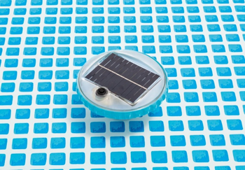 Lumină plutitoare LED alimentată cu energie solară 