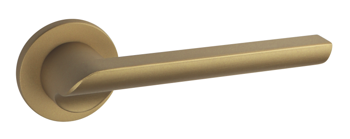 Дверная ручка на розетке Punto матовое золото + накладка под цилиндр 