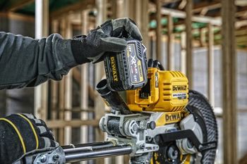 cumpără Ferestrau circular cu acumulator Dewalt DCS727T2 în Chișinău 