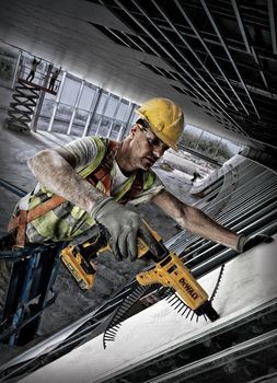 ШУРУПОВЕРТ АККУМУЛЯТОРНЫЙ БЕСЩЕТОЧНЫЙ DEWALT DCF620P2K 