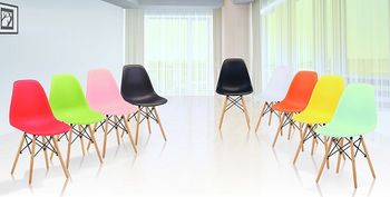купить Зеленый мягкий стул с деревянными ножками и металлической конструкцией. в Кишинёве 