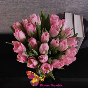 купить Букет из 25 розовых  тюльпанов в вазе в Кишинёве 