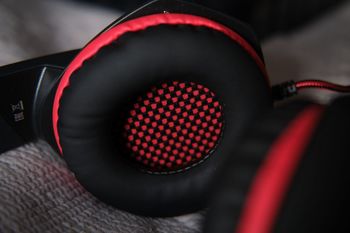 Gaming Headset SVEN AP-U989MV, 50mm drivers, 20-20000Hz, 32 Ohm, 108dB, 520g., USB, Black/Red 