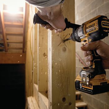 ДРЕЛЬ-ШУРУПОВЁРТ АККУМУЛЯТОРНАЯ DEWALT DCD991P2 