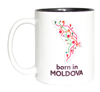 Кружка в черном оформлении – born in Moldova 