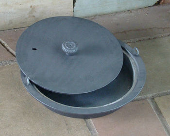 Tigaie din fontă cu capac (diametru 330 mm) 