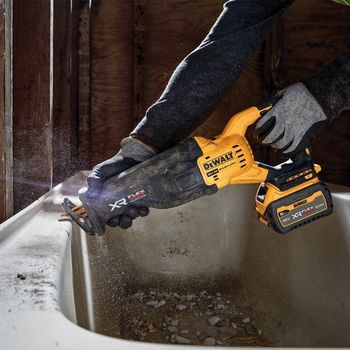 АККУМУЛЯТОРНАЯ САБЕЛЬНАЯ ПИЛА DEWALT DCS386NT 