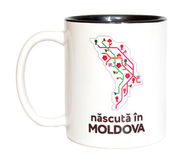 Кружка в черном оформлении – nascută in Moldova 