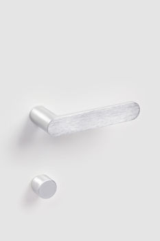 Дверная ручка на розетке Pure хром сатин  + накладка WC 