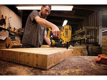 cumpără Capsator cu baterie DeWALT DCN681D2 în Chișinău 