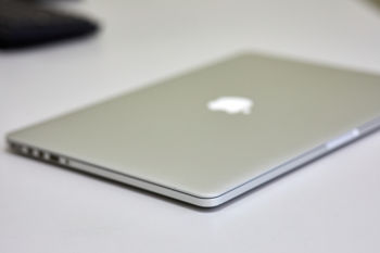 Apple MacBook Pro 15" A1398 (Mid 2014) i7 2.2GHZ/16GB/256GB (IG) (B) 