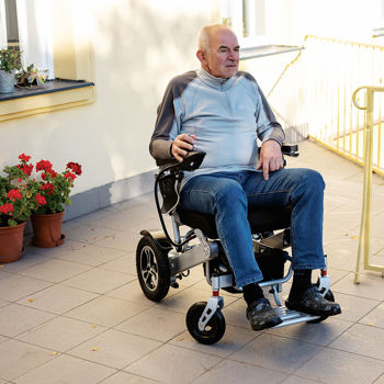 Кресло-коляска с электроприводом 25635 inSPORTline Hawkie 700w 