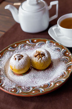 Яблоки печеные с медом и орехами