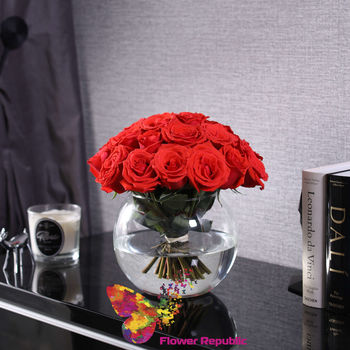 купить Красные розы "Ecuador" - в вазе "Сфера" в Кишинёве 