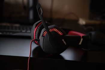 Gaming Headset SVEN AP-U989MV, 50mm drivers, 20-20000Hz, 32 Ohm, 108dB, 520g., USB, Black/Red 