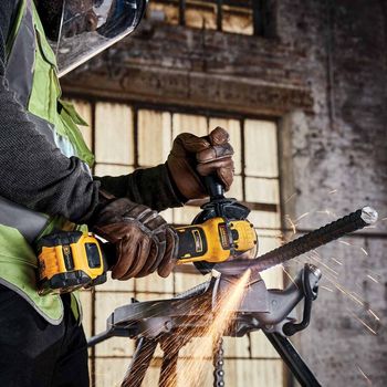 купить УГЛОВАЯ ШЛИФМАШИНА АККУМУЛЯТОРНАЯ DEWALT DCG409T1 в Кишинёве 